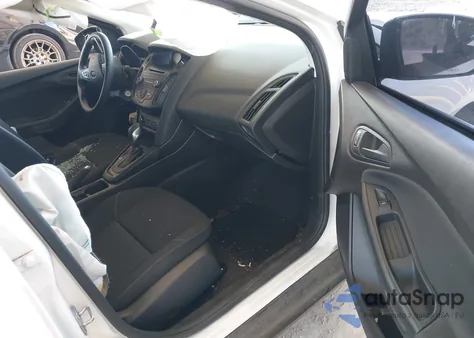 2017 Ford Focus S z USA, uszkodzony, nr VIN 1FADP3E25HL266347